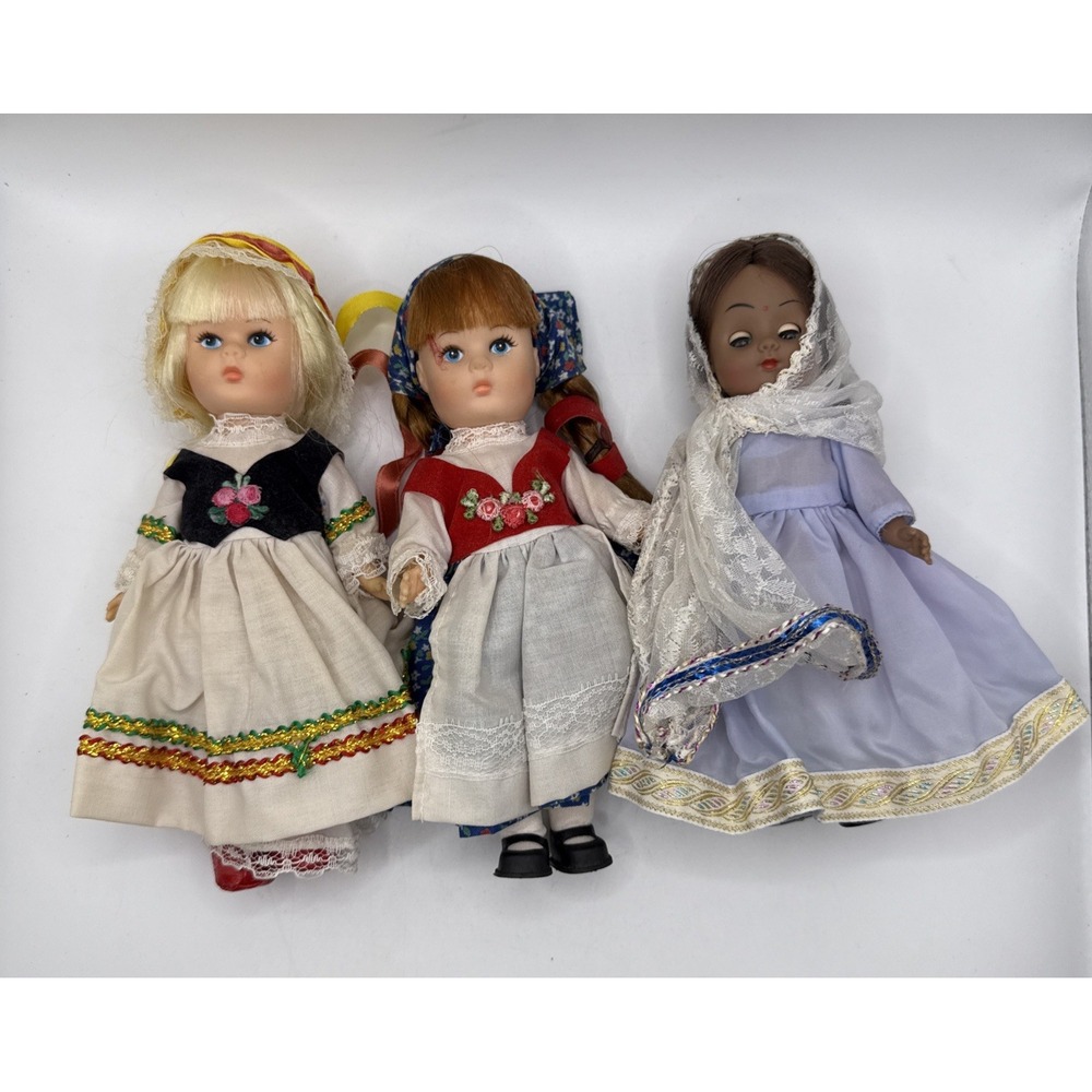 3 Vintage International‎ Costume Dolls -